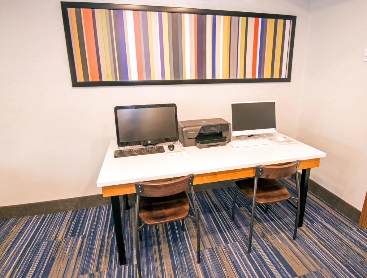 Holiday Inn Express Hotel & Suites-Hinton By Ihg Exterior photo